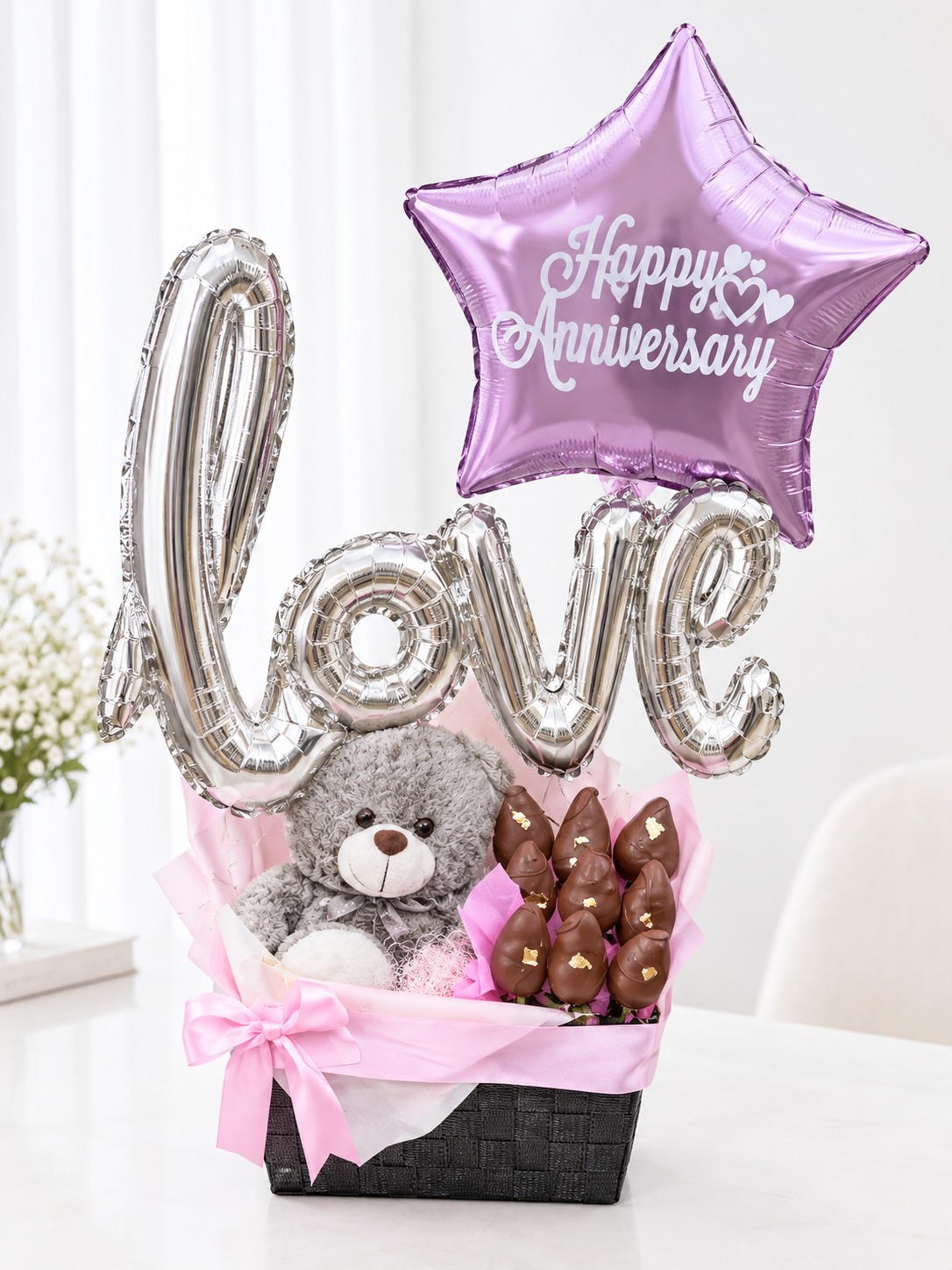 Regalo de cumpleaños con frutillas cubiertas de chocolate, peluche y globo en Guayaquil. - Floreria DIFIORI Guayaquil