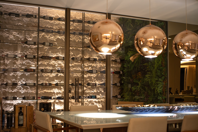 Sala de jantar com adega