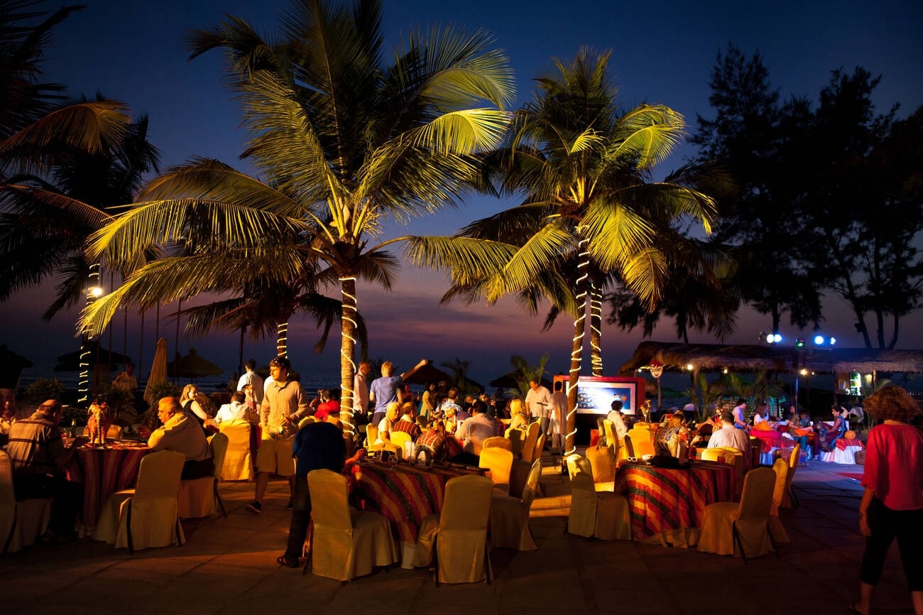 Pre-book dinners or beach events Pre-book dinners or beach events