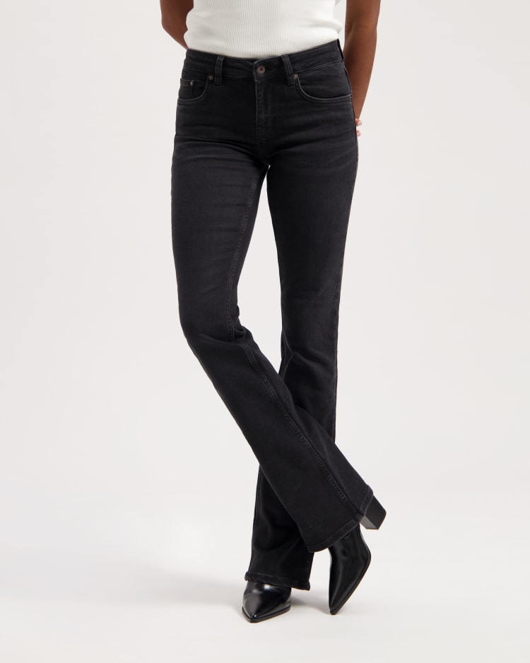 Amy Bootcut Worn in Black