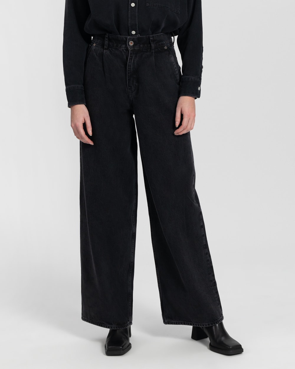 Teigan Wide-leg pleated jeans