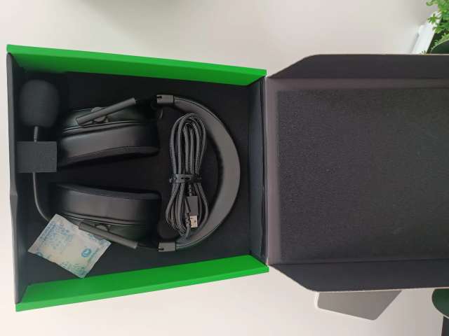 Razer BlackShark V2 HyperSpeed Kablosuz Kulak Üstü Oyuncu Kulaklığı — görsel 2/2