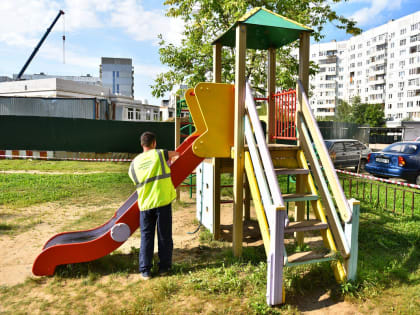 Власти Ярославля определили план действий в решении проблемы детских площадок