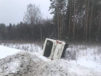 В Ярославской области перевернулся рейсовый автобус