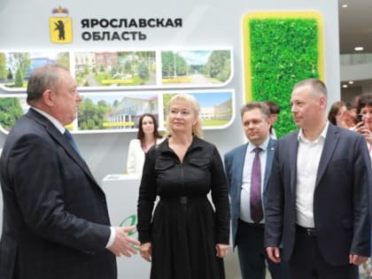 Губернатор Михаил Евраев посетил выставку на форуме «Здравница-2024»