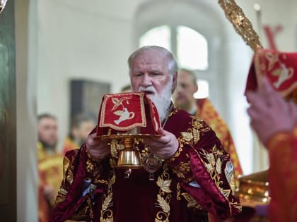 В СПАСО-ПРЕОБРАЖЕНСКОМ СОБОРЕ ПОЧТИЛИ ПАМЯТЬ СВЯТОГО ЦАРЕВИЧА ДИМИТРИЯ УГЛИЧСКОГО