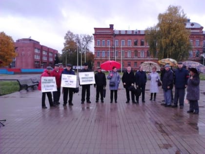 4 октября рыбинский горком КПРФ провел митинг в связи с очередной годовщиной – расстрела демократии Верховного Совета РСФСР в 1993 году.