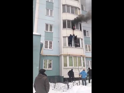 Ярославский офицер Росгвардии спас беременную женщину и ребёнка на пожаре