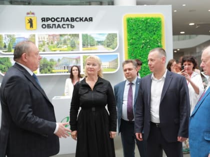 Губернатор Михаил Евраев посетил выставку на форуме «Здравница-2024»