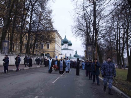 В ДЕНЬ КАЗАНСКОЙ ИКОНЫ В ЯРОСЛАВЛЕ ПРОШЕЛ ОБЩЕГОРОДСКОЙ КРЕСТНЫЙ ХОД