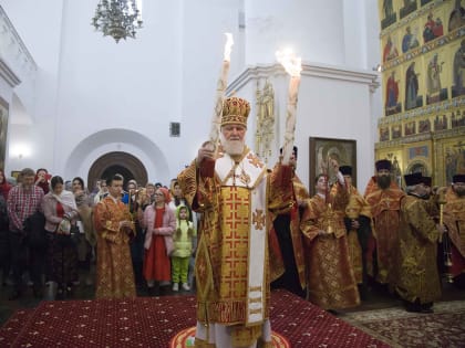 В ЯРОСЛАВЛЕ ВСТРЕТИЛИ БЛАГОДАТНЫЙ ОГОНЬ