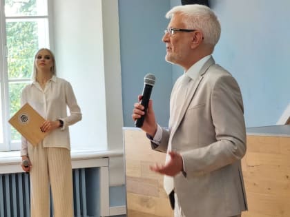 Председатель муниципалитета Сергей Калинин вручил дипломы лучшим выпускникам ЯГПУ