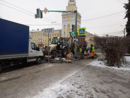 Проблемы с лужами на улице Свободы в Ярославле: жители требуют решения