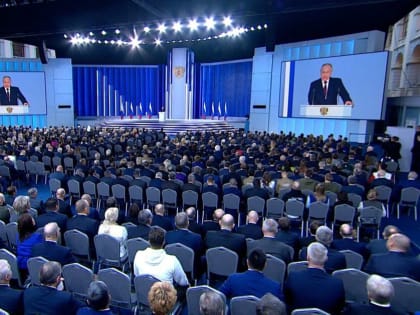 Сенатор Александр Русаков: Президент поставил стратегические задачи перед всеми уровнями образования