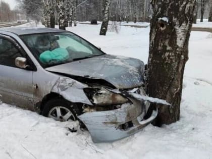 Снегопад в Ярославле стал причиной "дня жестянщика": на дорогах произошло сразу несколько аварий