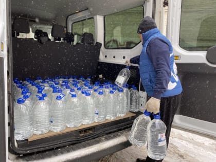 «Единая Россия» отправила питьевую воду в зону СВО