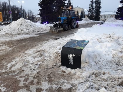 Новую туристическую навигацию в Ярославле повредили при уборке снега