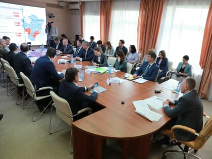 Михаил Евраев поручил навести порядок на рынке электросамокатов в регионе