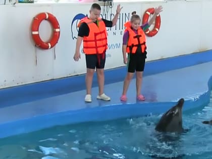 Мечта ребенка из Рыбинска с «Елки желаний» исполнилась в дельфинарии