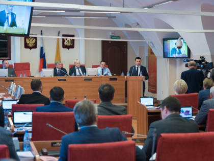 Дмитрий Миронов выступил перед депутатами областной Думы с ежегодным отчетом о деятельности регионального Правительства в прошлом году