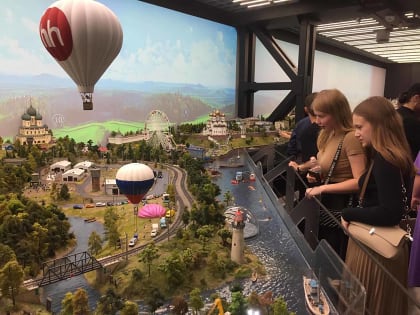 УЧАЩИЕСЯ ЯРОСЛАВСКОЙ ДУХОВНОЙ СЕМИНАРИИ И РЕГЕНТСКОЙ ШКОЛЫ ПОСЕТИЛИ МУЗЕЙ ШОУ-МАКЕТ «ЗОЛОТОЕ КОЛЬЦО»