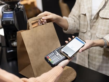 Ярославцы в 32 раза чаще используют карту в магазине, чем снимают наличные