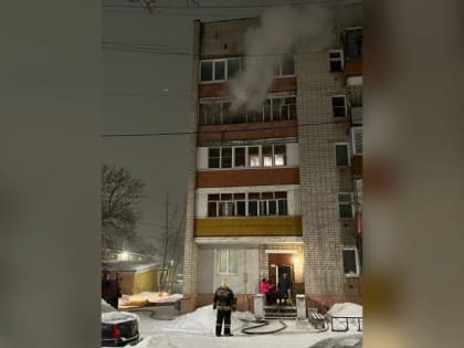 На улице Попова в Ярославле произошел пожар в многоквартирном доме