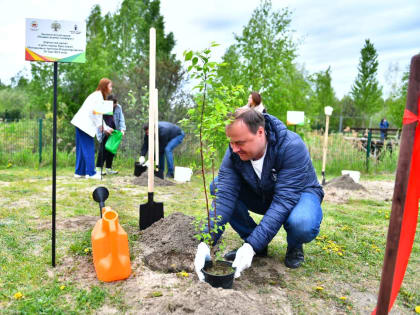 Артём Молчанов принял участие в акции «Подари дерево зоопарку»