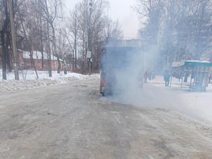 В Ярославле на маршрут вышел дымящийся автобус