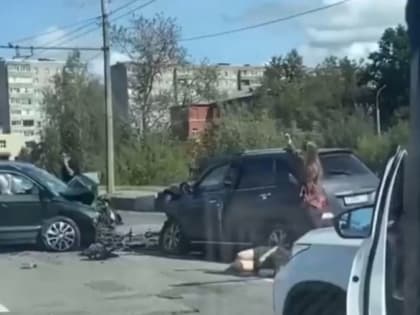 Двух человек госпитализировали в результате серьезного ДТП в Рыбинске