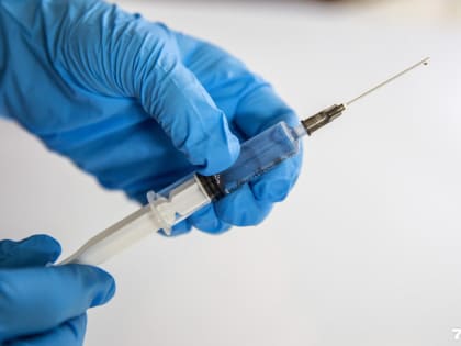 Привезли, но мало: в больницах Ярославской области начали вакцинировать от COVID-19