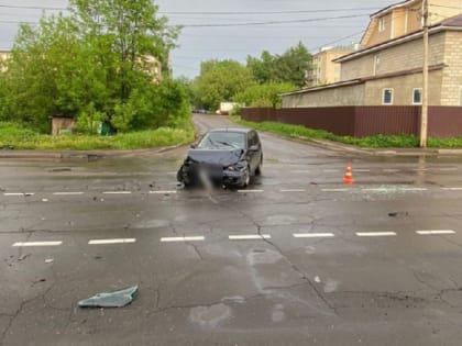 В Рыбинске после столкновения «Лады» и «Мицубиси» госпитализированы двое детей