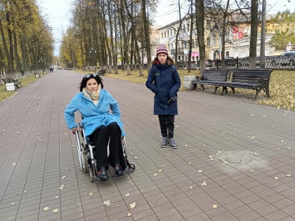 Проехала лишь малую часть: чиновница прокатилась по центру Ярославля в инвалидной коляске