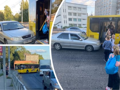 В Ярославле желтый автобус забыл высадить пассажиров и попал в ДТП