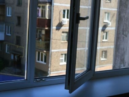 В Ярославле будут судить мать, выбросившую дочь с пятого этажа