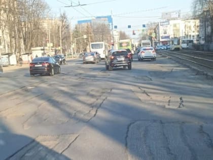 Ярославцы просят проверить на алкоголь фрезеровщиков ям по проспекту Октября