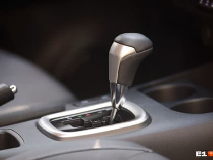 — Вы «Приусов» продаёте? — Нет, только показываем. Эксперты — о запрете подержанных японских автомобилей