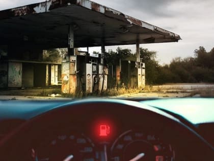 «Возможно изменение цен в сторону увеличения». Почему в России такой дорогой бензин и станет ли он дешевле