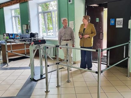 Благодарность губернатора вручили директору колледжа Рыбинска