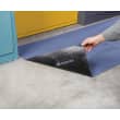 Tapis absorbant et adhésif en rouleau Pig® Grippy® bleu double épaisseur 81 cm x 30 m photo du produit back S