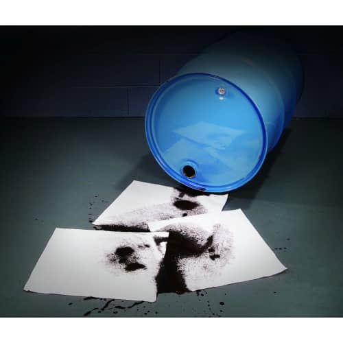 Absorbant en feuilles Pig® Essentials triple épaisseur pour hydrocarbures 38 x 48 cm photo du produit front L