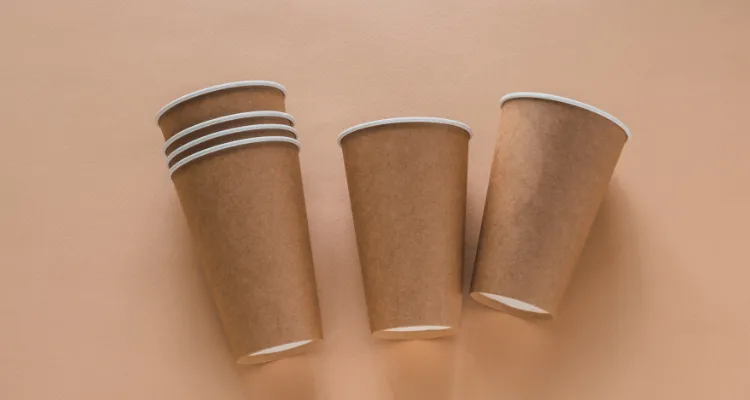 Gobelets, flûtes et tasses