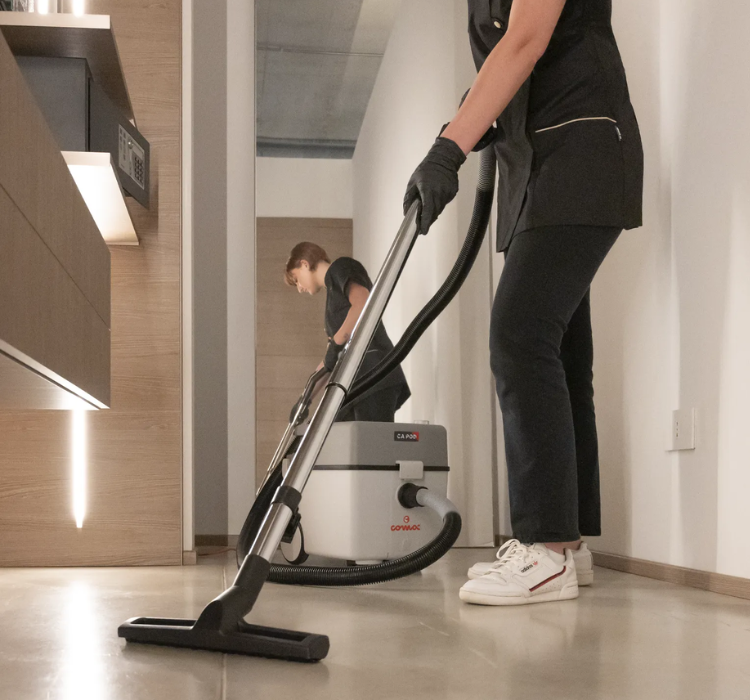 Aspirateurs professionnels puissants et compacts. Ce sont des aspirateurs faciles à utiliser, qui garantissent toujours un niveau de propreté élevé. Conçus pour l’aspiration quotidienne, même dans les endroits difficiles d’accès.