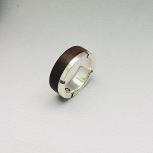 Round silver and wood ring