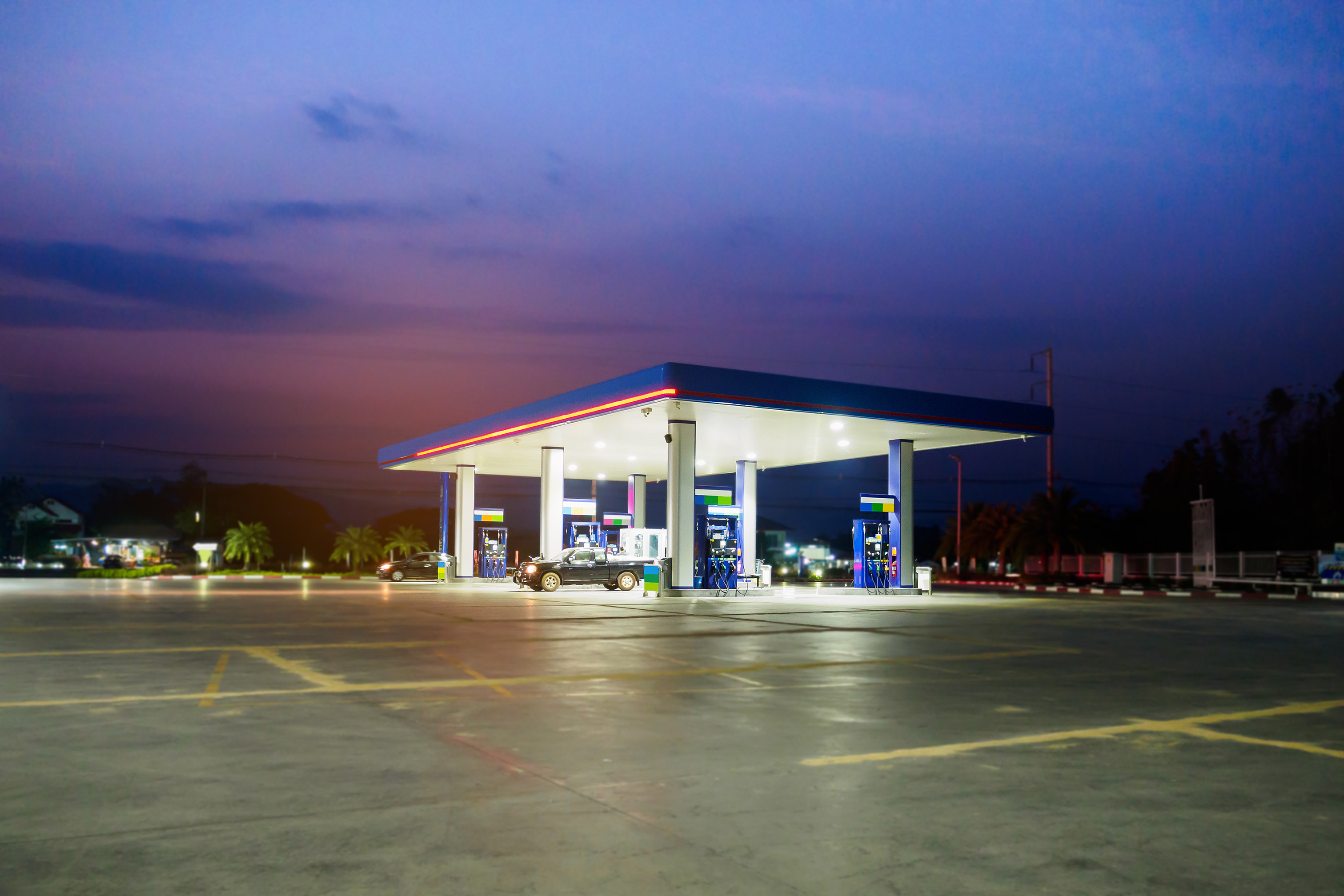 A gas station and convenience store, representing the fuel retail accounts Greenwood General helps brokers place