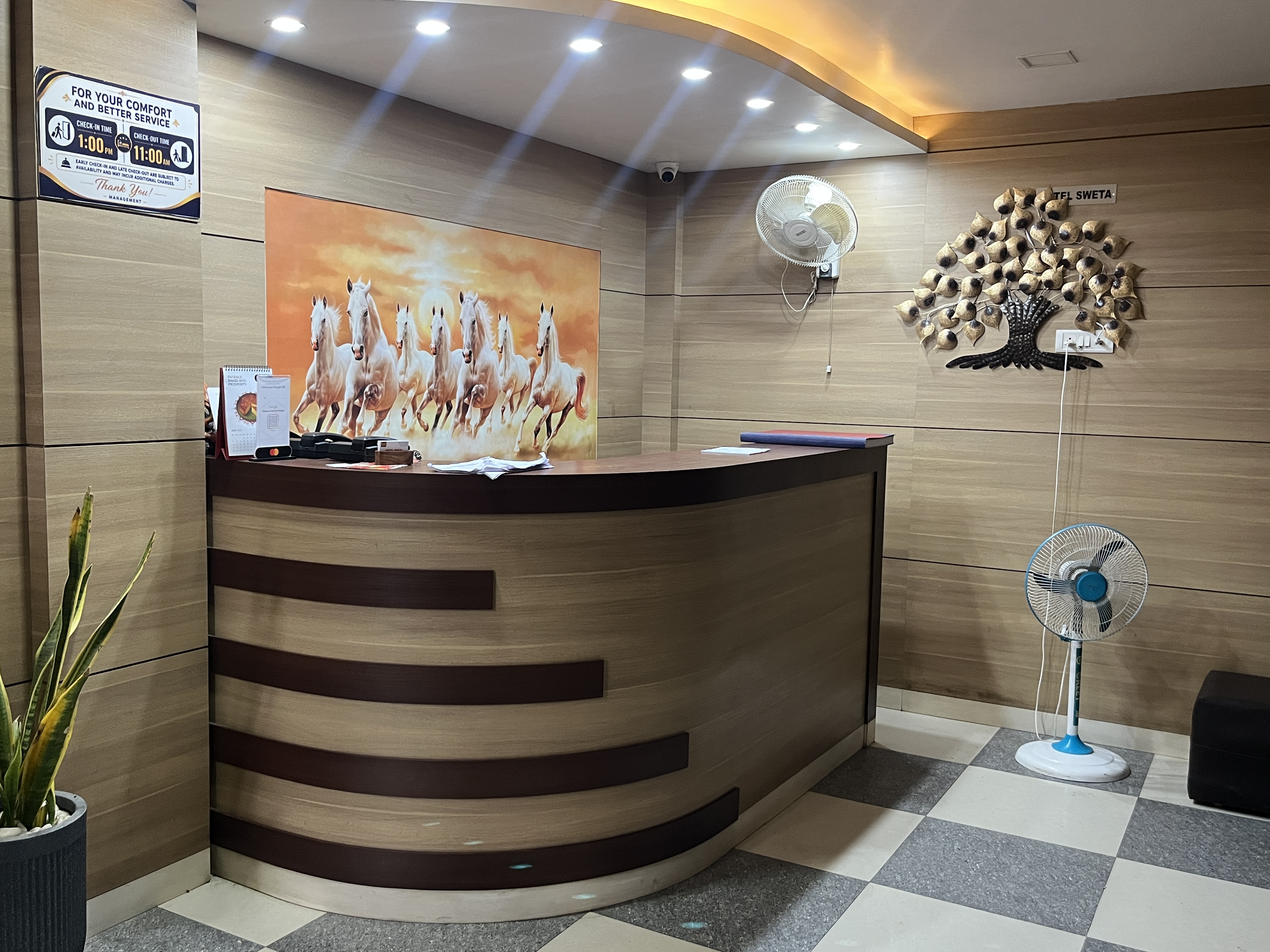 Premium Deluxe Hotel Sweta