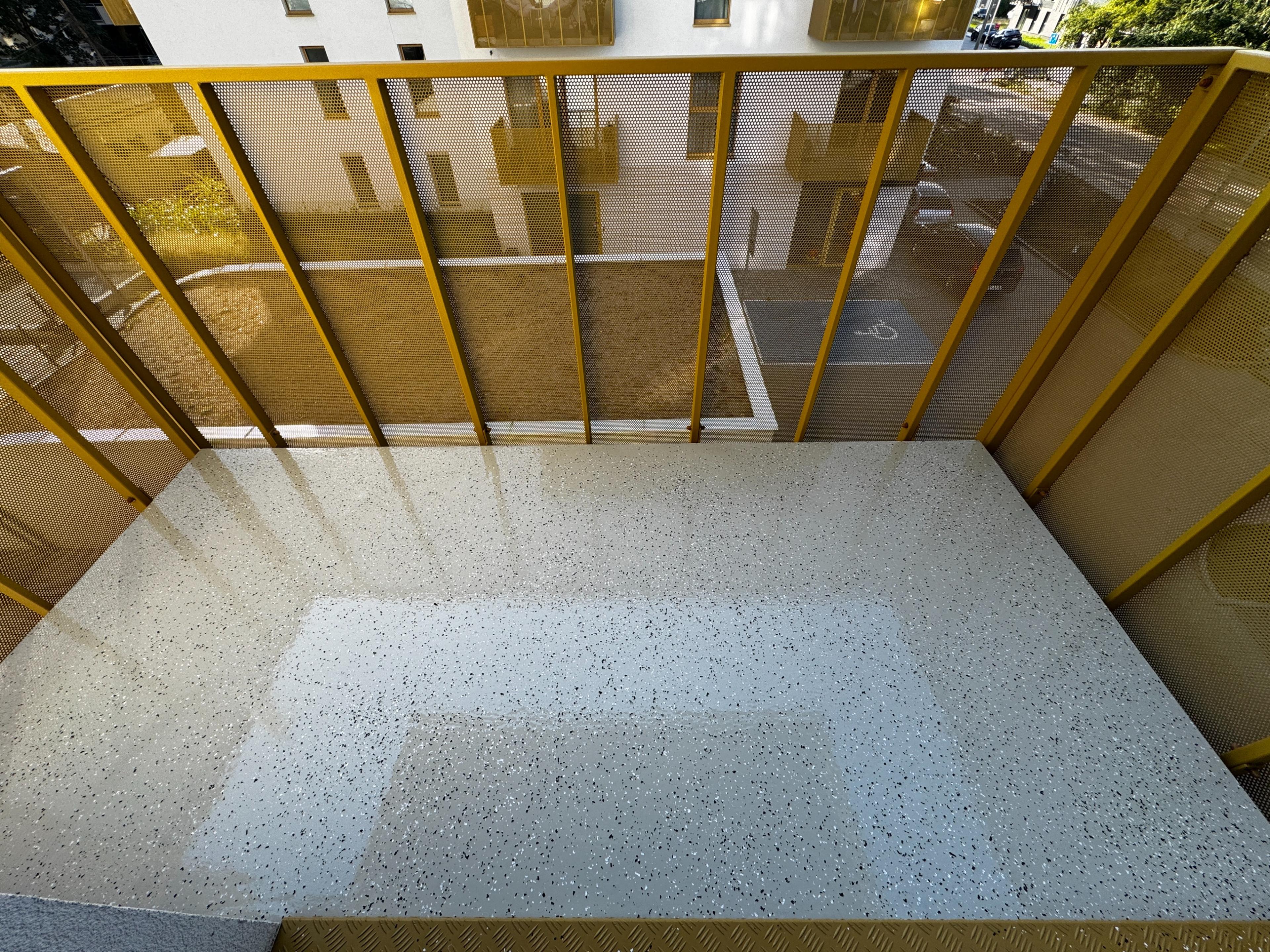 Posadzka żywiczna na balkony w Krakowie – trwałość i estetyka