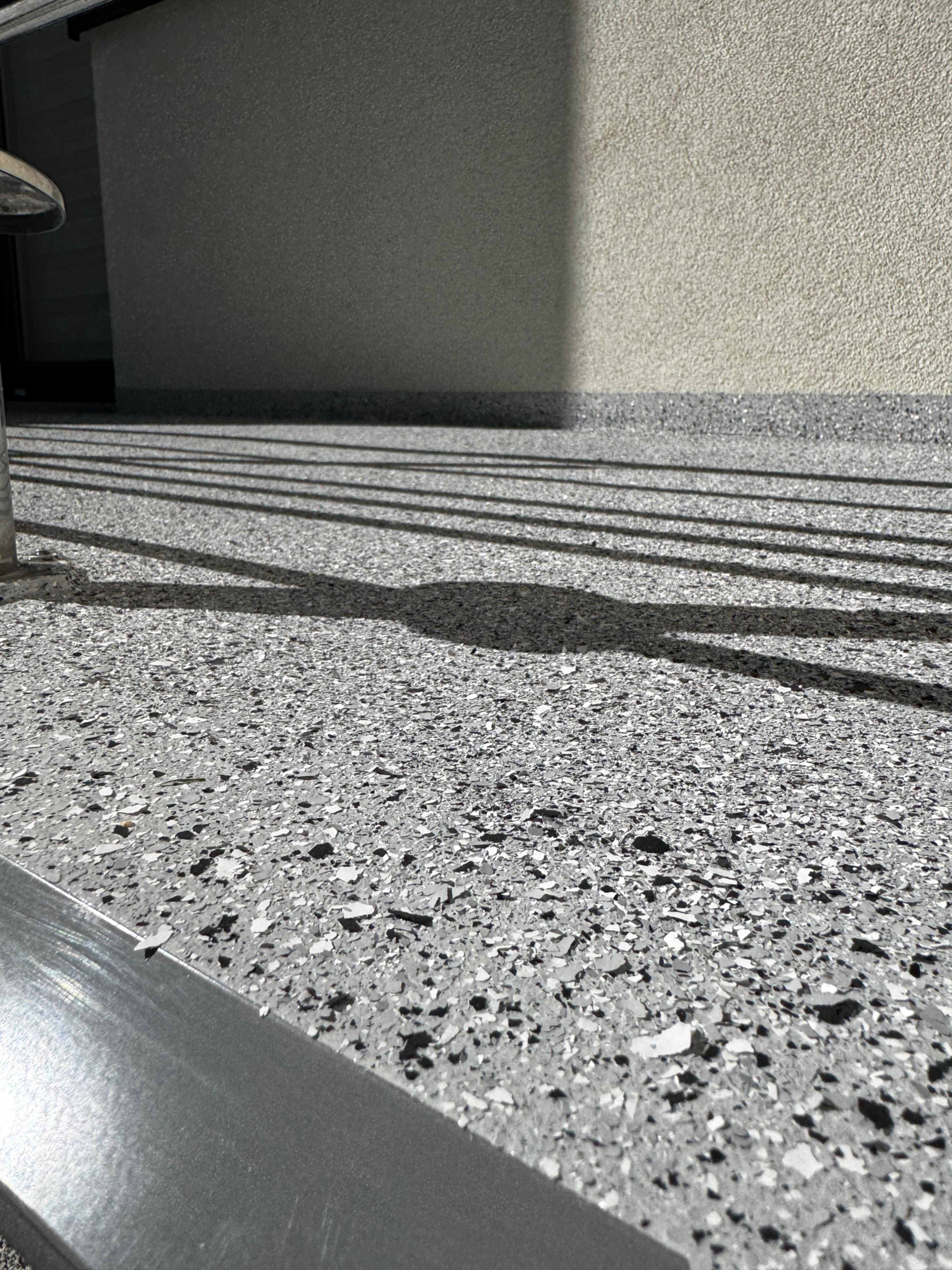 Posadzki żywiczne poliuretanowe w Dębicy - trwałość i elegancja