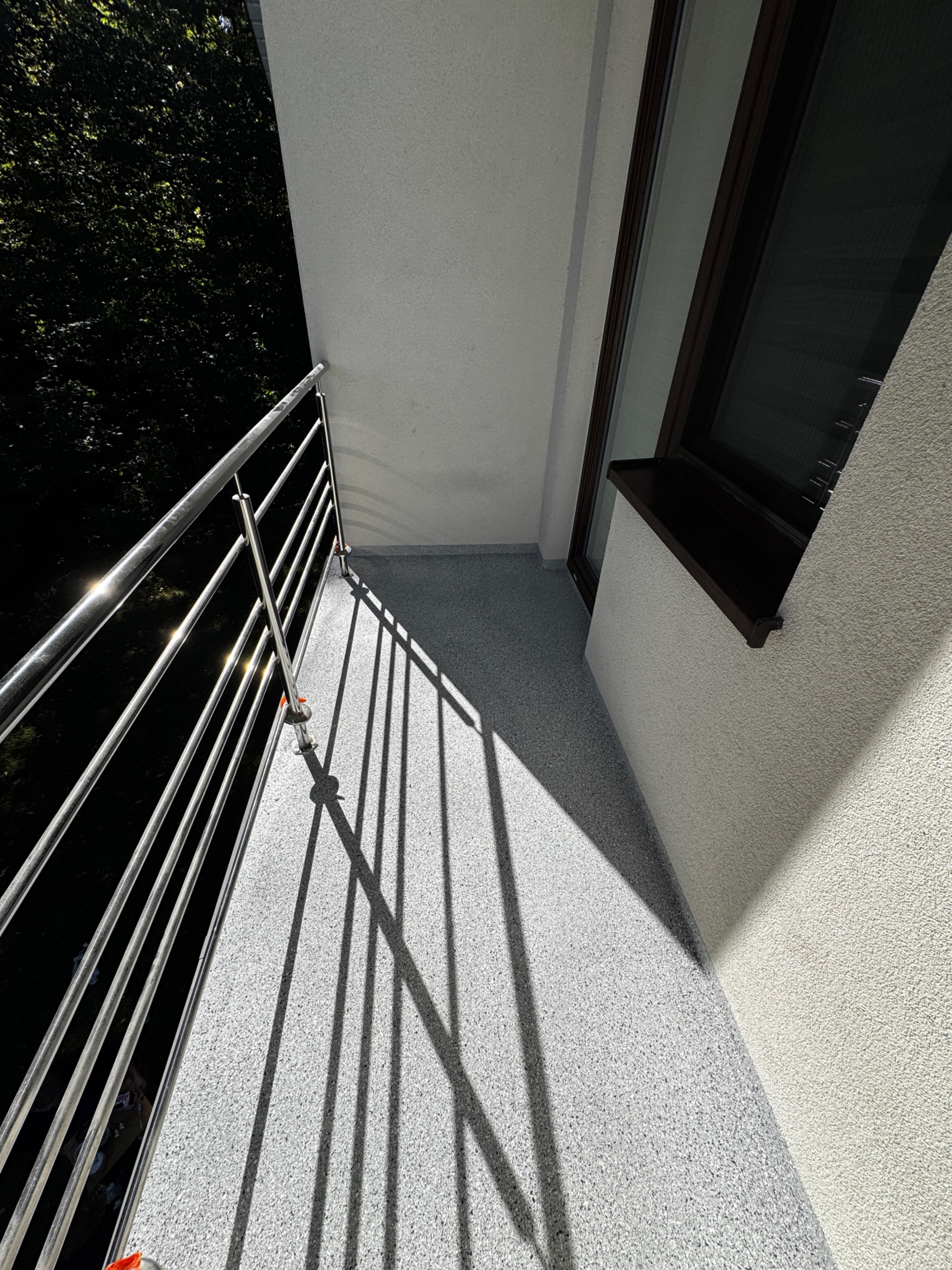 Posadzki żywiczne poliuretanowe w Dębicy - trwałość i elegancja