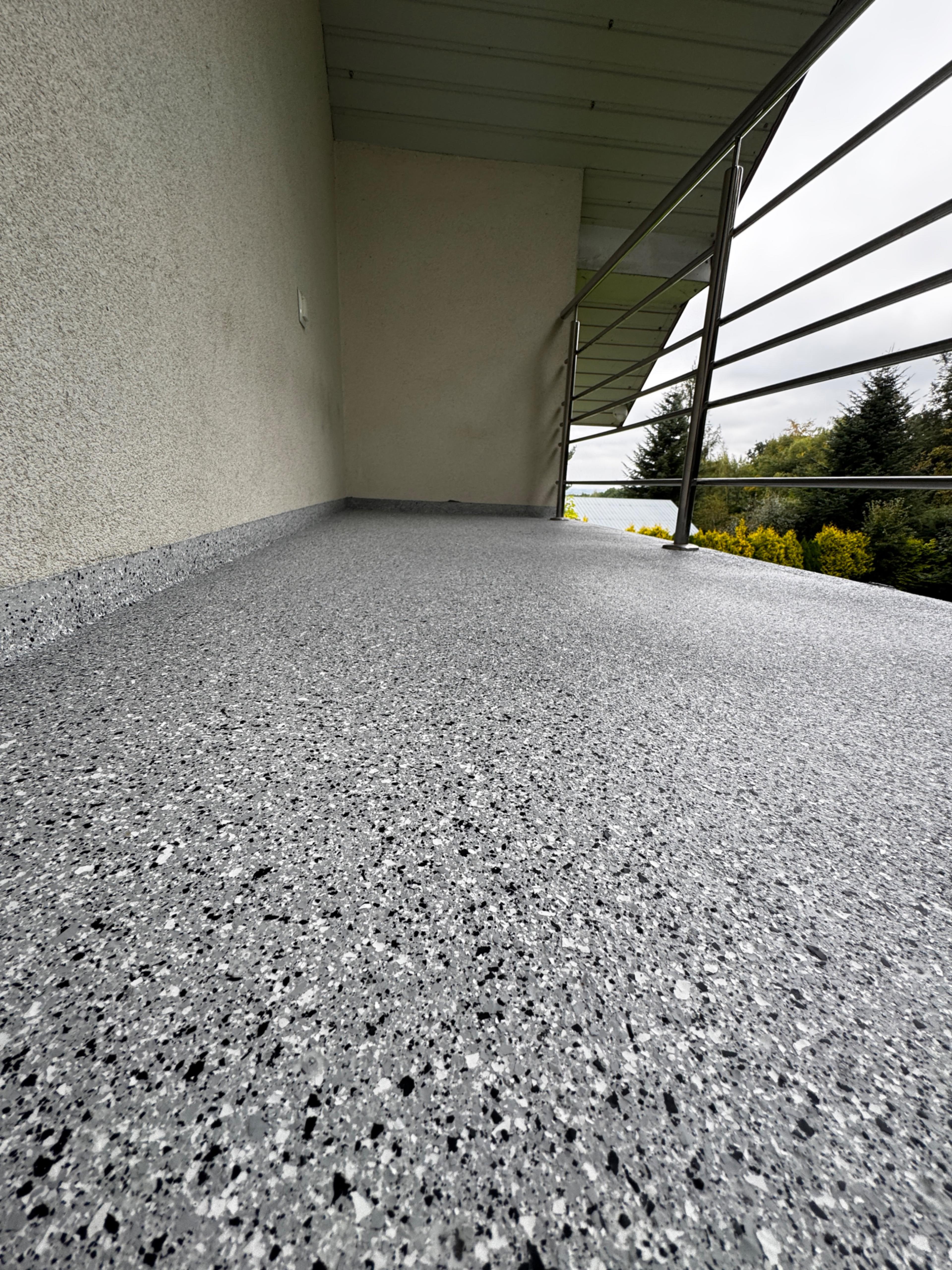 Posadzki żywiczne poliuretanowe w Dębicy - trwałość i elegancja